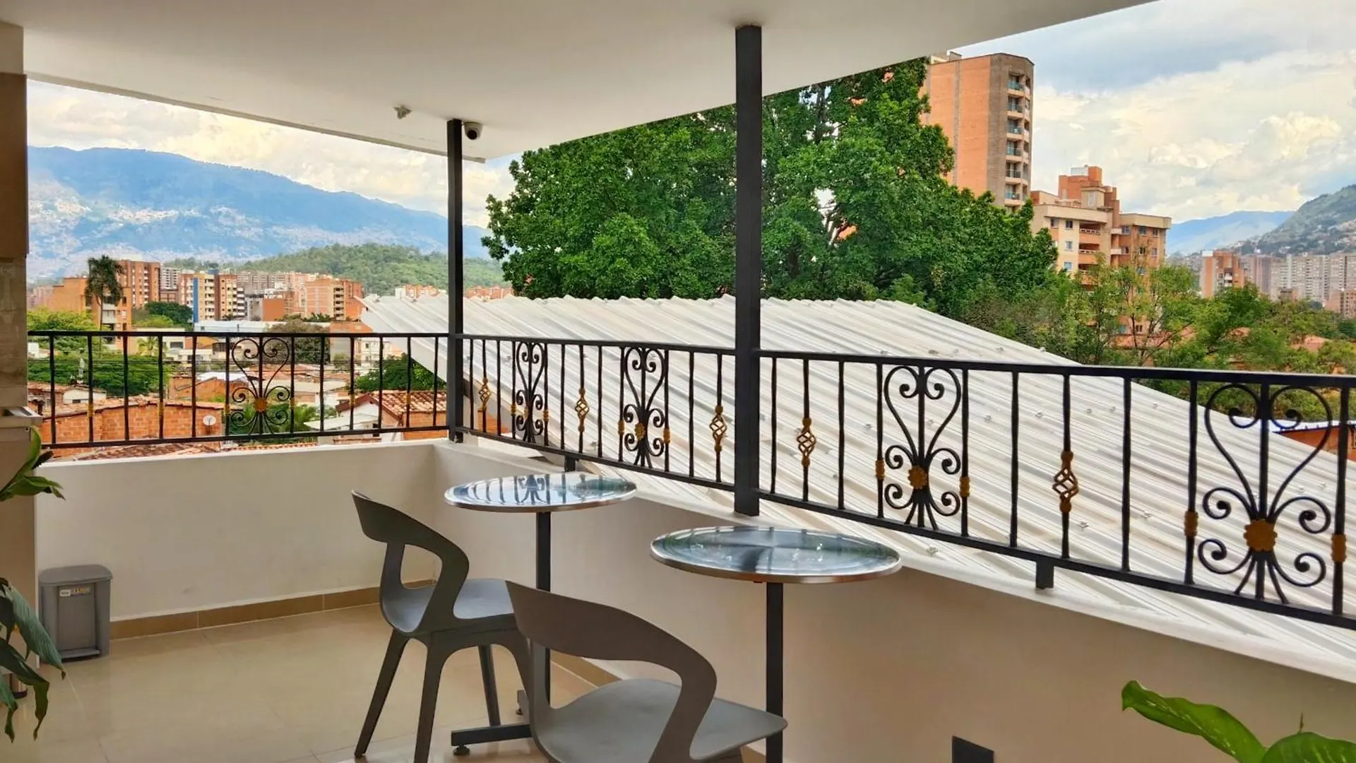 Casa Hotel La Bonita Медельин Гостевой дом